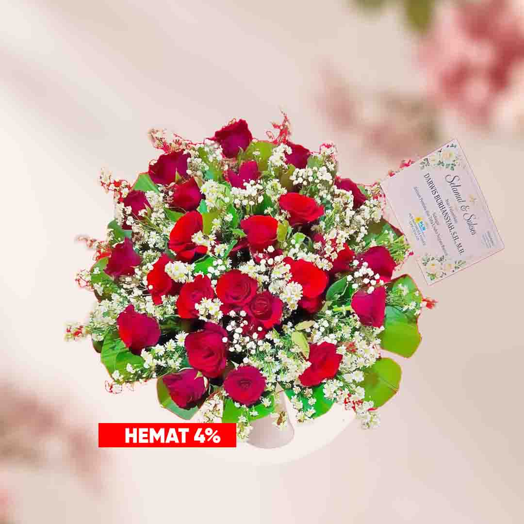 Rangkaian bunga meja dengan mawar merah dan bunga putih